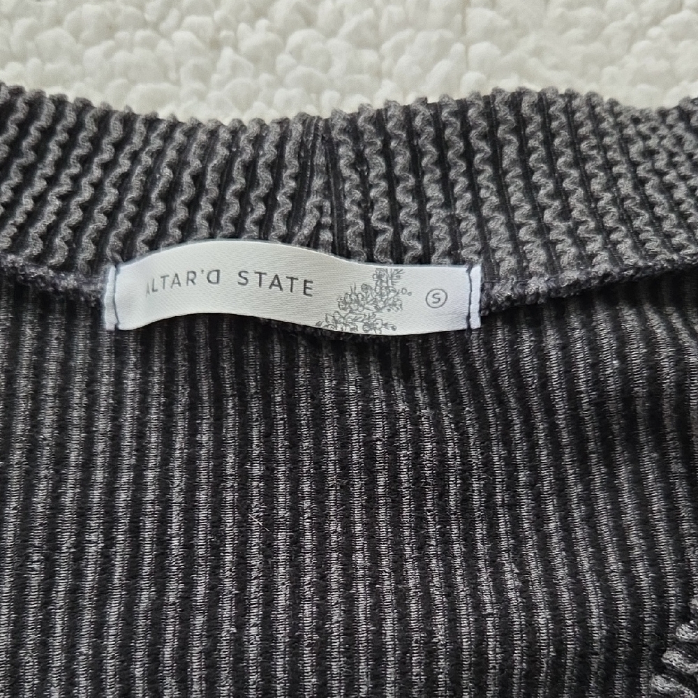 Altar'd State Small Cropped Cardigan Black Button-Up Women's Oversized  Sweater - Picture 3 of 9